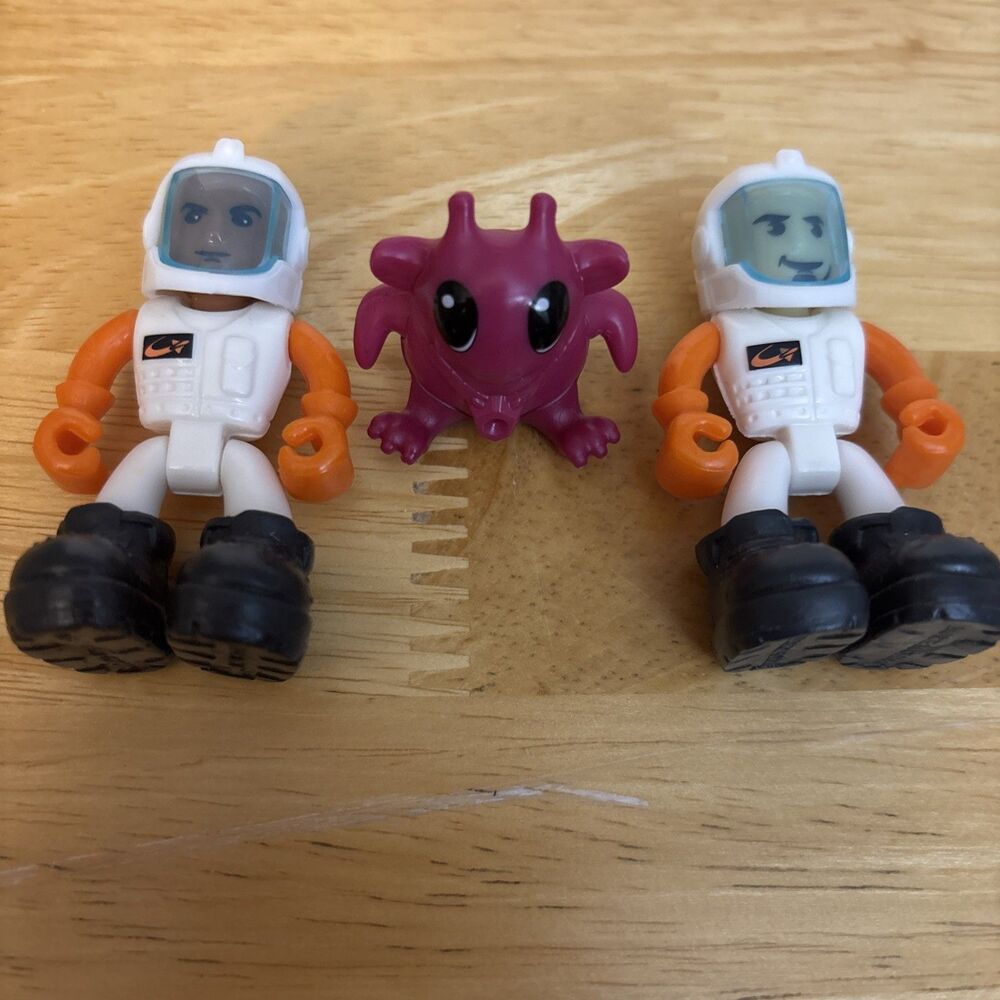 Machine Maker Mission Figures 2.5 Nikko Toys Space Astronaut Lot of 2 & Alien